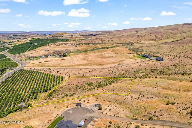 a view of an ocean beach