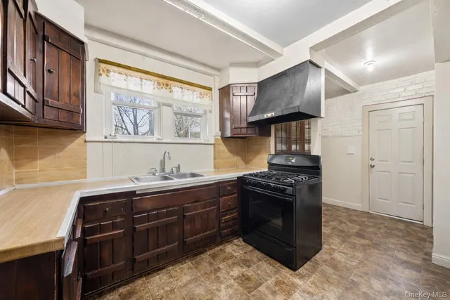 $649,000 | 10 Brook Street, Suffern, NY 10901