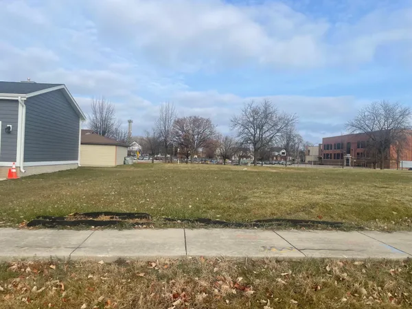 $1,000 | 1334 West Harmon Street, Milwaukee, WI 53205
