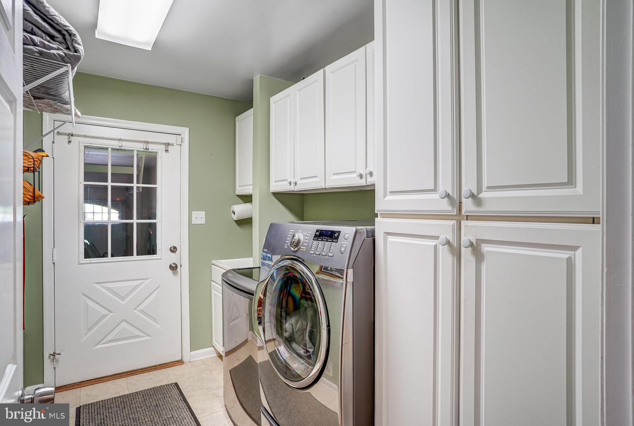 1607 Mercer Road Haymarket, VA 20169 - Photo 27 of 45 Main level laundry