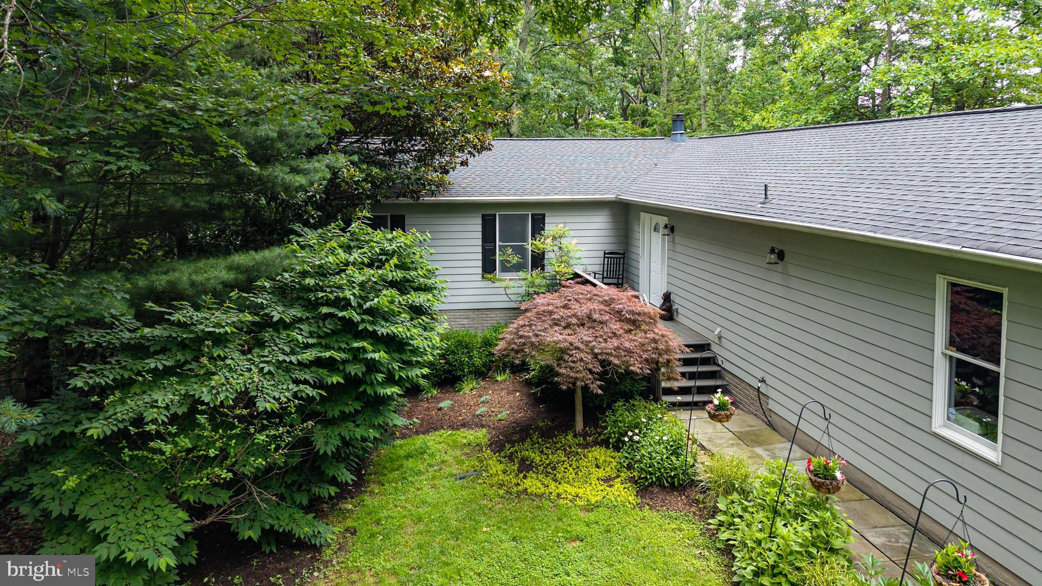 1607 Mercer Road Haymarket, VA 20169 - Photo 4 of 45 Nice landscaping