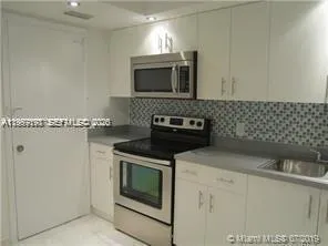 $1,970 | 16701 Northeast 14th Avenue, Unit 203, Miami, FL 33162