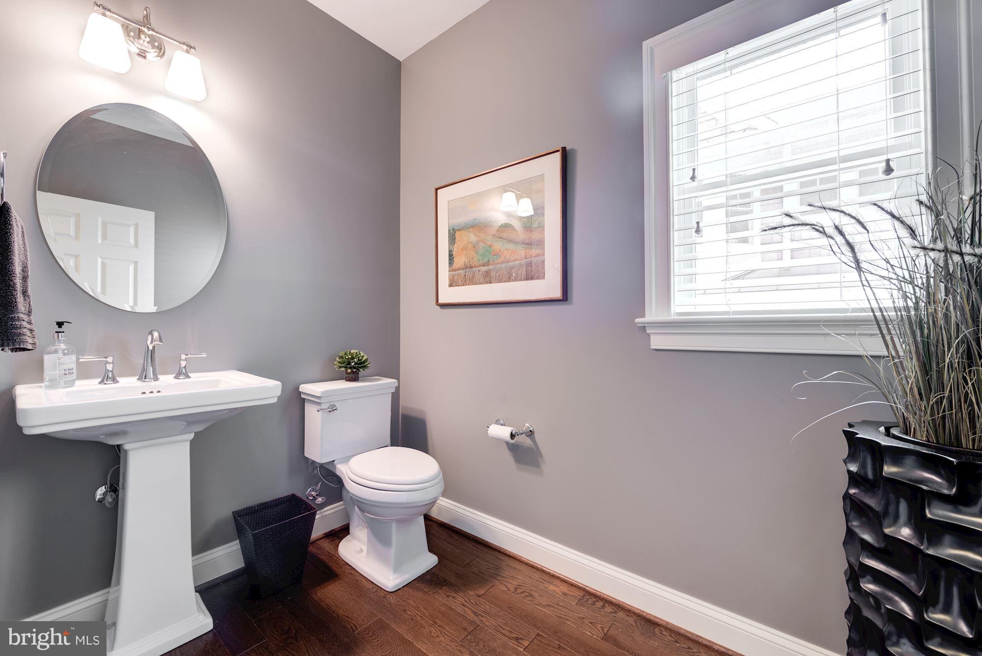 6834 St Albans Road McLean, VA 22101 - Photo 11 of 30 Main level powder room