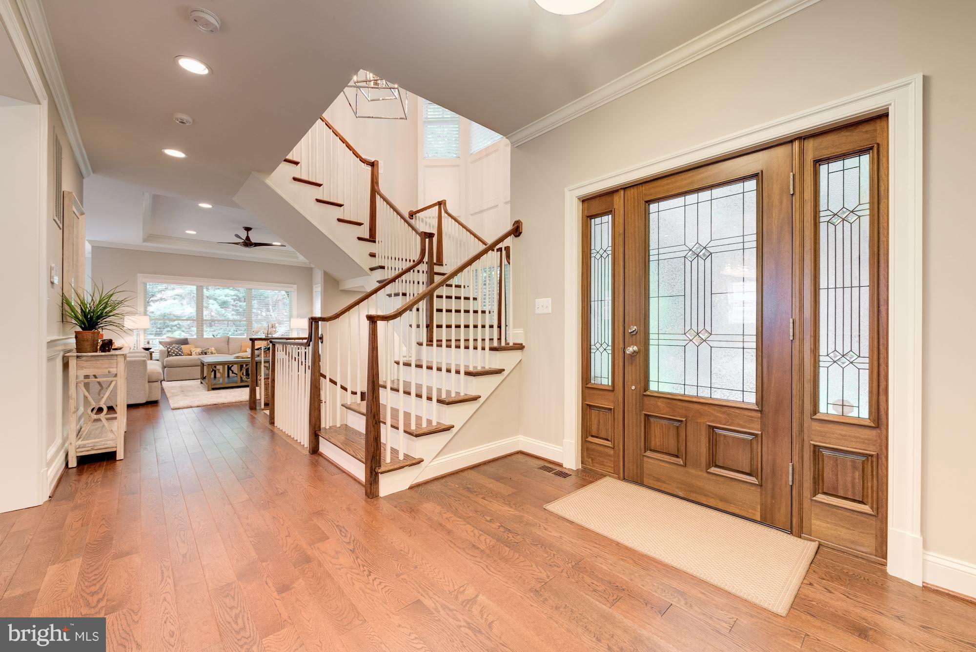 6834 St Albans Road McLean, VA 22101 - Photo 3 of 30 Welcoming Foyer