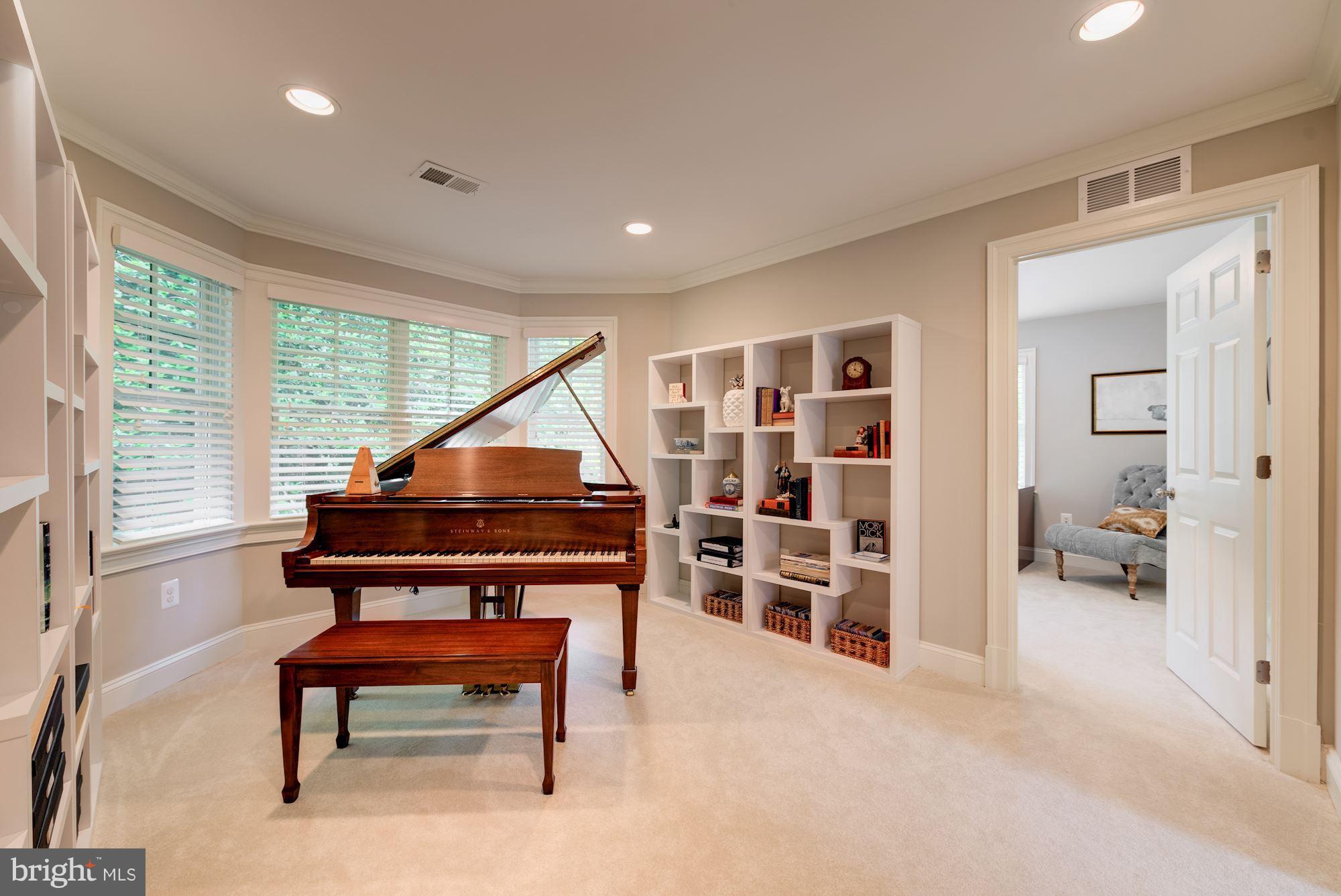 6834 St Albans Road McLean, VA 22101 - Photo 22 of 30 Upper level bonus area for music, study or play