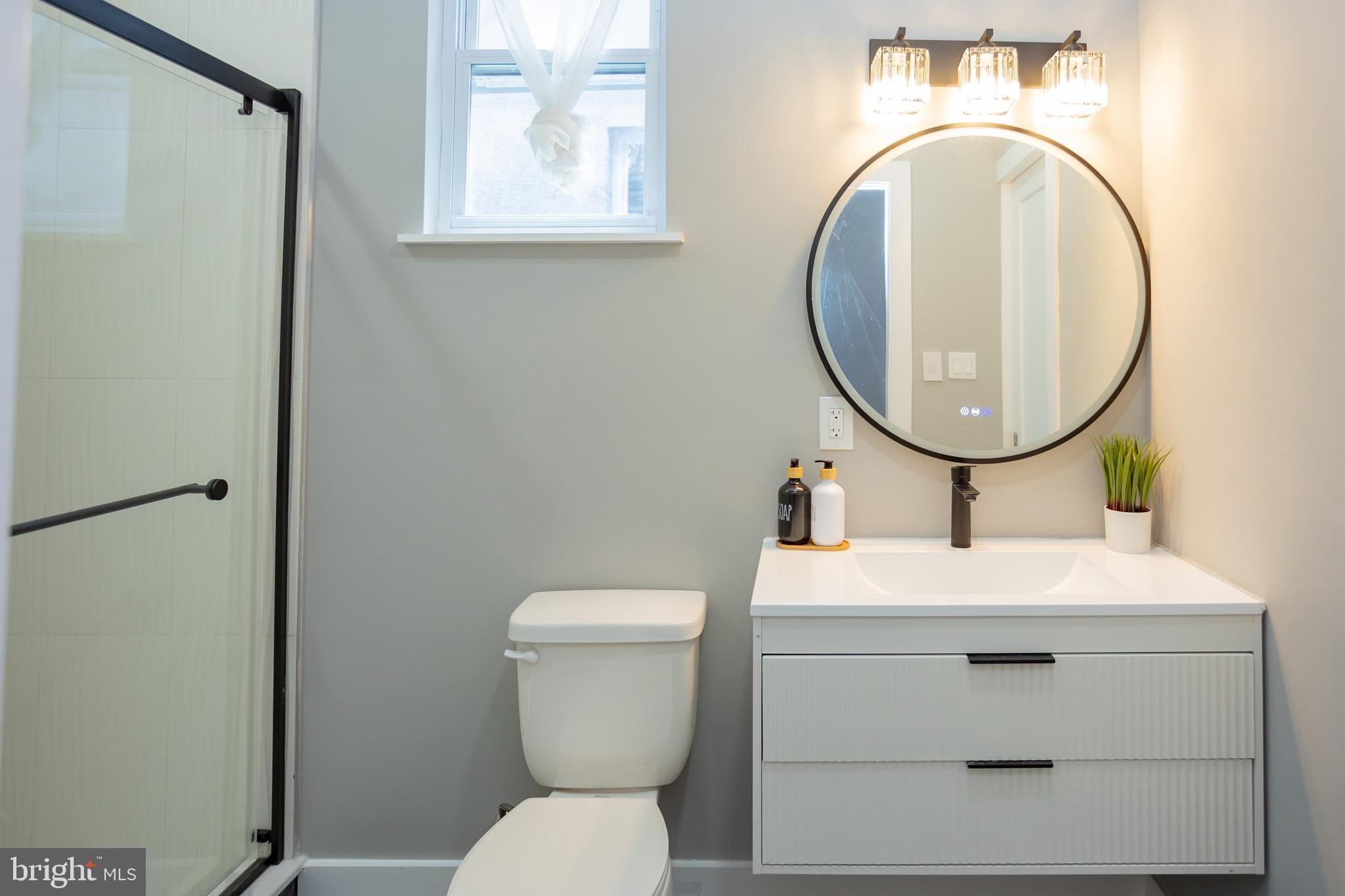 429 Tasker Street Philadelphia, PA 19148 - Photo 29 of 44 Bathroom