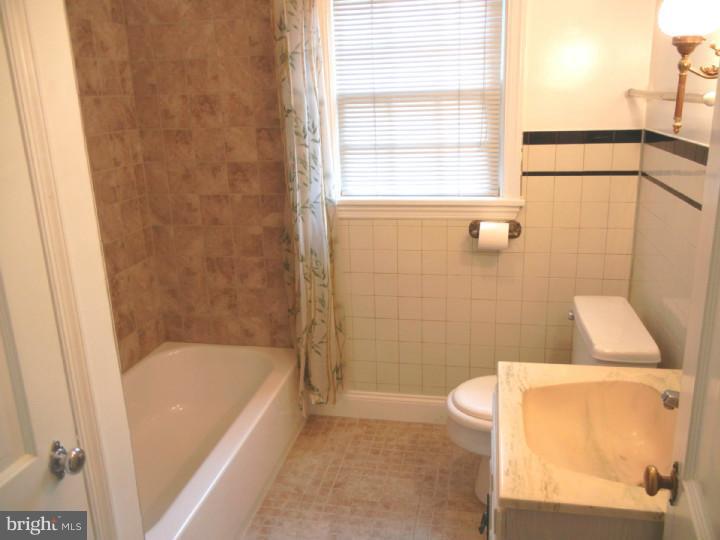 415 East Ridley Avenue Ridley Park, PA 19078 - Photo 12 of 21 Bathroom