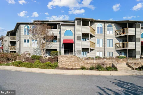 $675,000 | 2108 Chesapeake Harbour Drive East, Unit 201, Annapolis, MD 21403