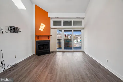 $675,000 | 2108 Chesapeake Harbour Drive East, Unit 201, Annapolis, MD 21403