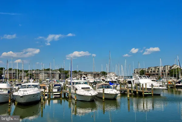 $675,000 | 2108 Chesapeake Harbour Drive East, Unit 201, Annapolis, MD 21403
