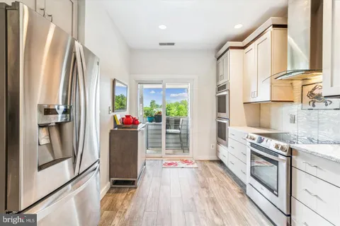 $675,000 | 2108 Chesapeake Harbour Drive East, Unit 201, Annapolis, MD 21403