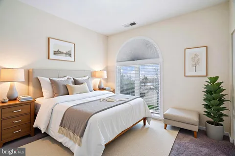 $675,000 | 2108 Chesapeake Harbour Drive East, Unit 201, Annapolis, MD 21403