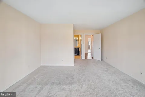 $675,000 | 2108 Chesapeake Harbour Drive East, Unit 201, Annapolis, MD 21403