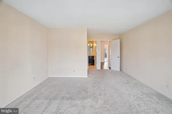 $675,000 | 2108 Chesapeake Harbour Drive East, Unit 201, Annapolis, MD 21403