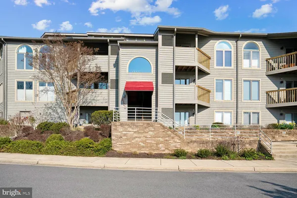 $675,000 | 2108 Chesapeake Harbour Drive East, Unit 201, Annapolis, MD 21403