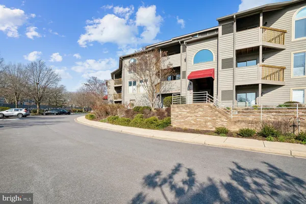 $675,000 | 2108 Chesapeake Harbour Drive East, Unit 201, Annapolis, MD 21403
