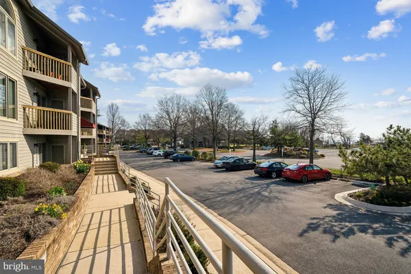 $675,000 | 2108 Chesapeake Harbour Drive East, Unit 201, Annapolis, MD 21403
