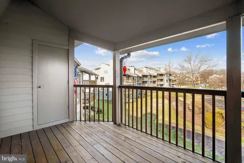 $675,000 | 2108 Chesapeake Harbour Drive East, Unit 201, Annapolis, MD 21403