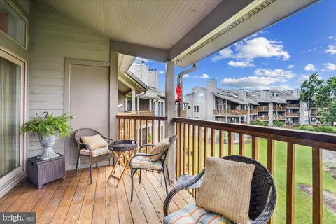 $675,000 | 2108 Chesapeake Harbour Drive East, Unit 201, Annapolis, MD 21403