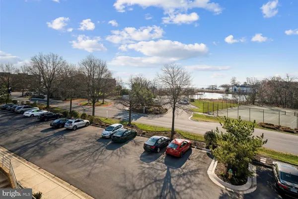 $675,000 | 2108 Chesapeake Harbour Drive East, Unit 201, Annapolis, MD 21403
