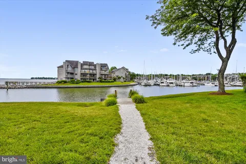 $675,000 | 2108 Chesapeake Harbour Drive East, Unit 201, Annapolis, MD 21403