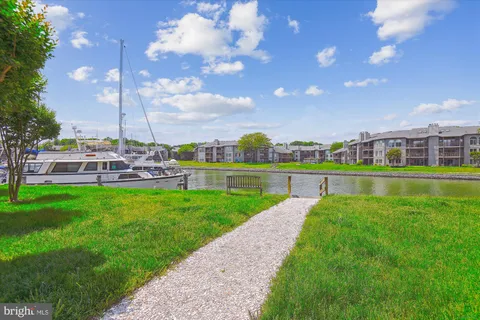 $675,000 | 2108 Chesapeake Harbour Drive East, Unit 201, Annapolis, MD 21403
