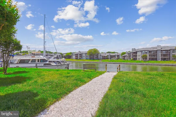$675,000 | 2108 Chesapeake Harbour Drive East, Unit 201, Annapolis, MD 21403