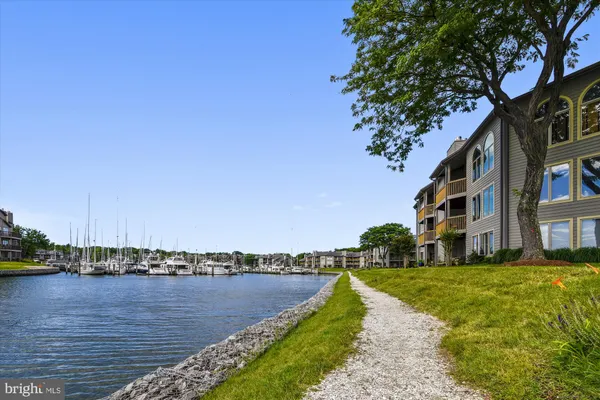 $675,000 | 2108 Chesapeake Harbour Drive East, Unit 201, Annapolis, MD 21403