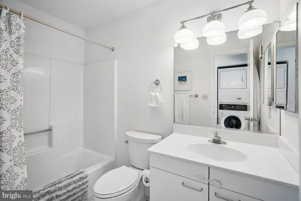 $675,000 | 2108 Chesapeake Harbour Drive East, Unit 201, Annapolis, MD 21403