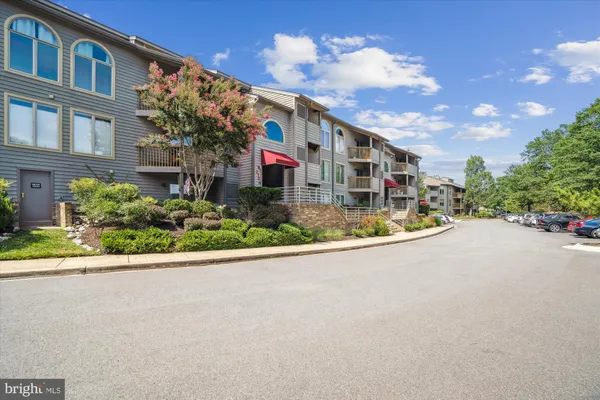 $675,000 | 2108 Chesapeake Harbour Drive East, Unit 201, Annapolis, MD 21403