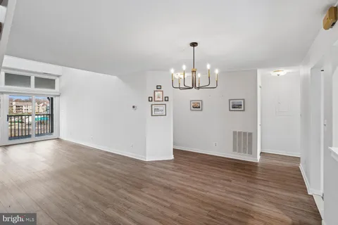 $675,000 | 2108 Chesapeake Harbour Drive East, Unit 201, Annapolis, MD 21403