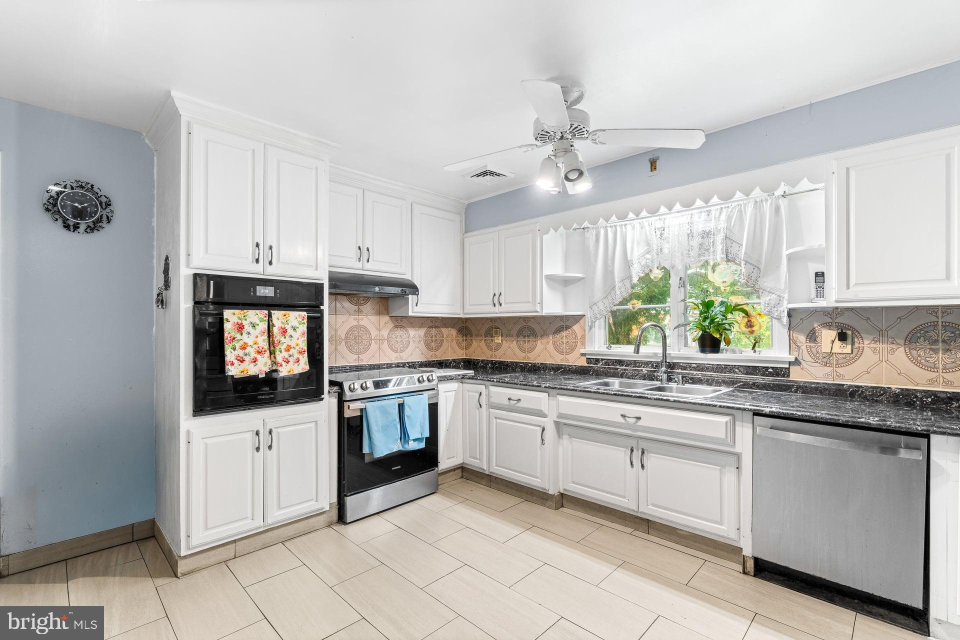 1601 Colonial Road Harrisburg, PA 17112 - Photo 12 of 47 Gallery Image 12