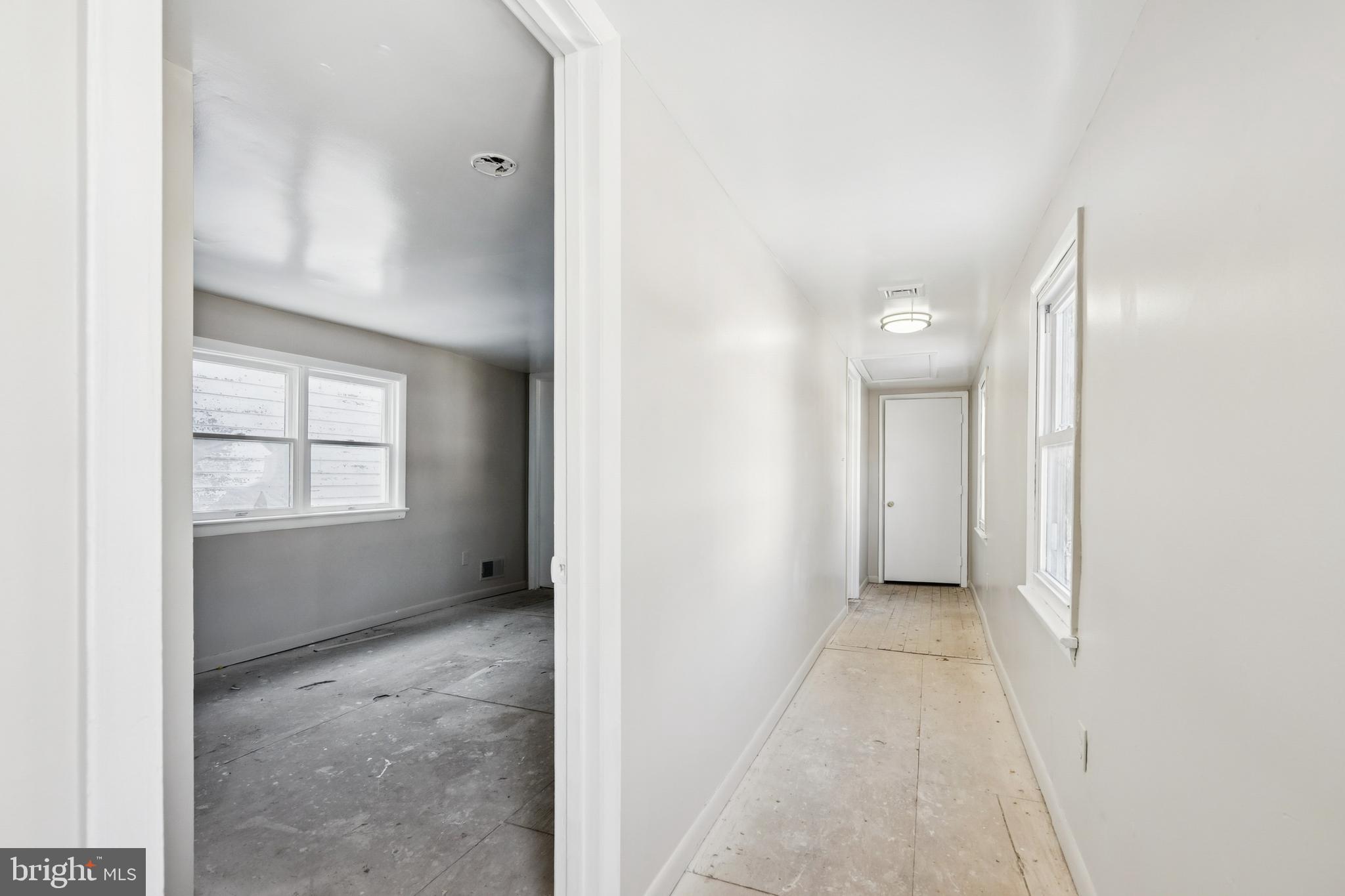 369 East Broadway Salem, NJ 08079 - Photo 14 of 28 Upstairs hallway