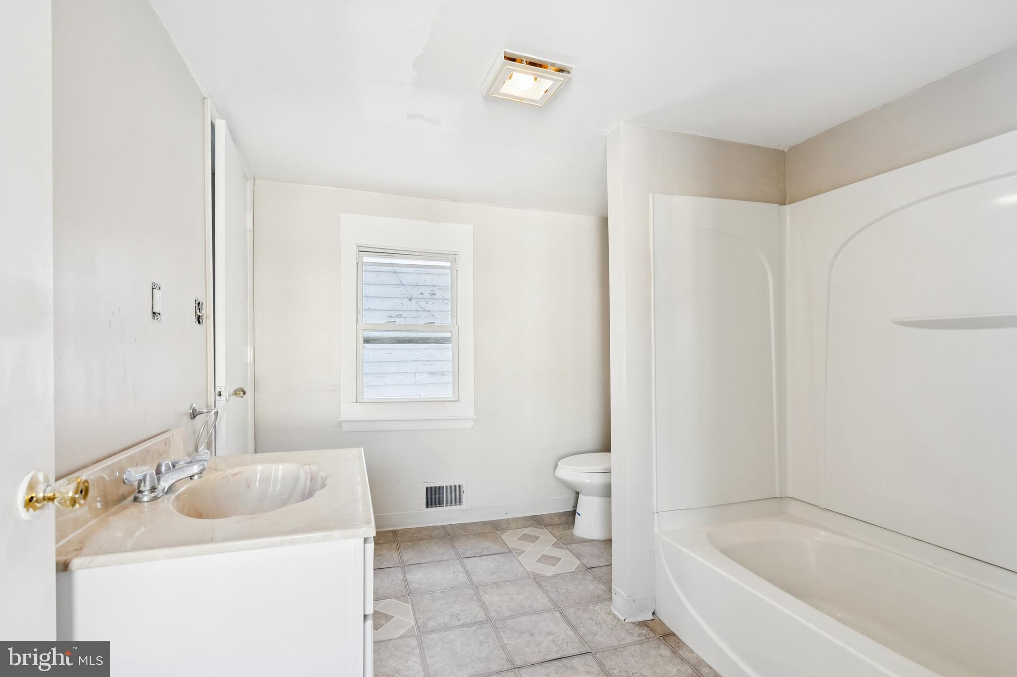 369 East Broadway Salem, NJ 08079 - Photo 26 of 28 Full bathroom