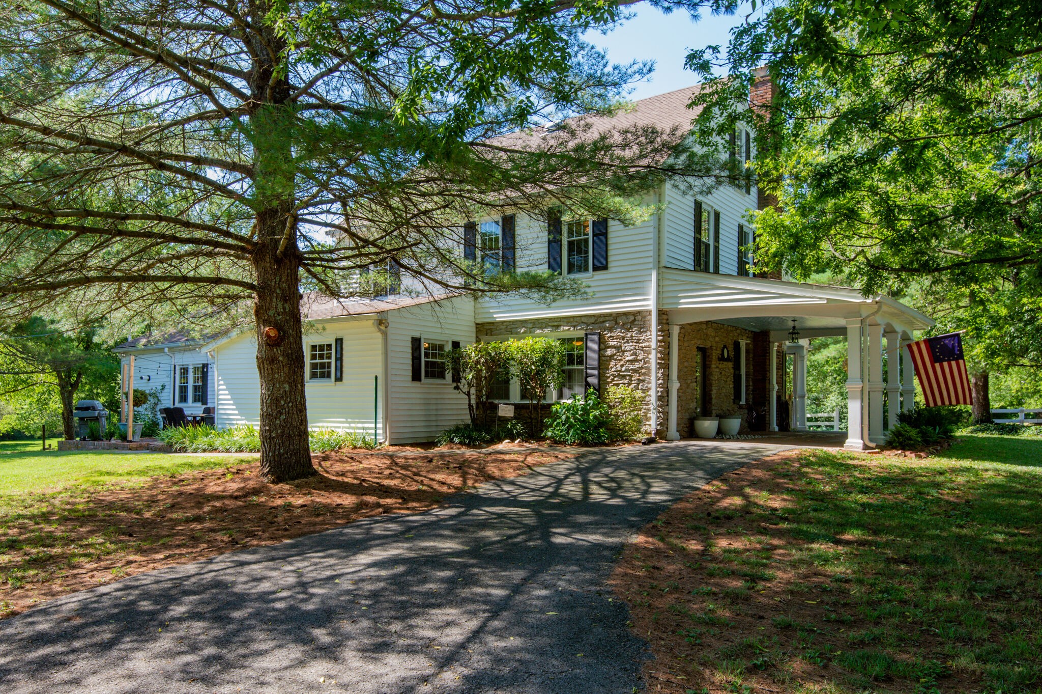 2149 Robertson Road Spring Hill, TN 37174 - Photo 3 of 32 a front view of a house with a garden