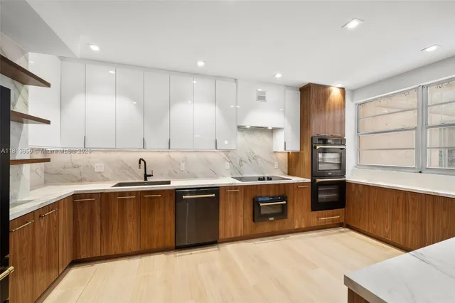 $10,000 | 5255 Collins Avenue, Unit 2J, Miami Beach, FL 33140