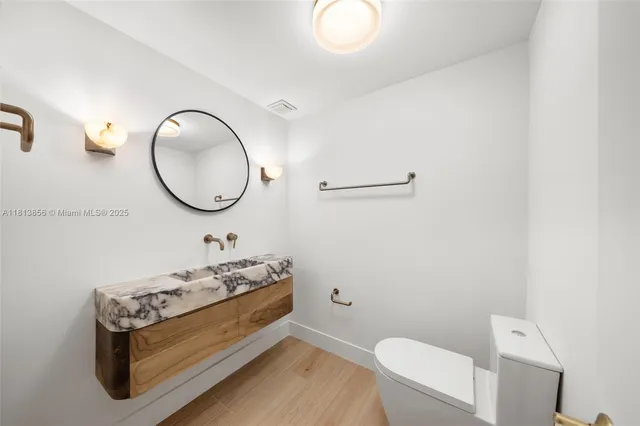 $10,000 | 5255 Collins Avenue, Unit 2J, Miami Beach, FL 33140