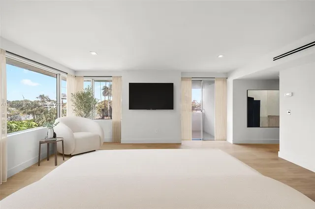 $10,000 | 5255 Collins Avenue, Unit 2J, Miami Beach, FL 33140