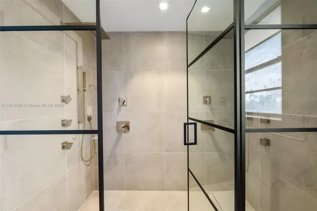 $10,000 | 5255 Collins Avenue, Unit 2J, Miami Beach, FL 33140