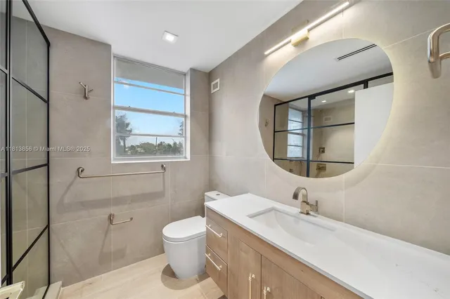 $10,000 | 5255 Collins Avenue, Unit 2J, Miami Beach, FL 33140