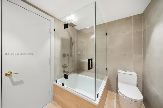 $10,000 | 5255 Collins Avenue, Unit 2J, Miami Beach, FL 33140