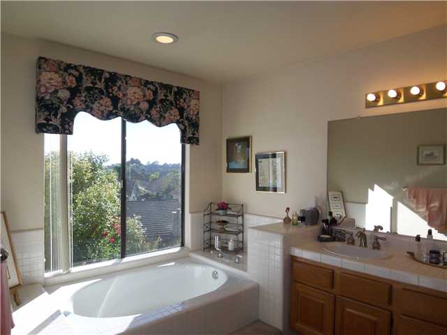 3475 Overpark Road San Diego, CA 92130 - Photo 10 of 20