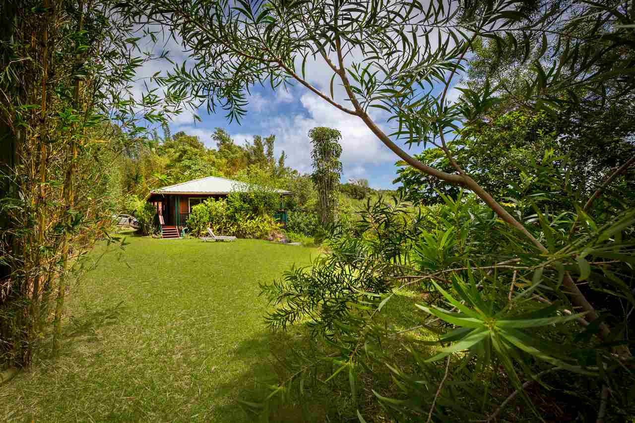 73 Door Of Faith Road Haiku, HI 96708 - Photo 27 of 30 a view of outdoor space and yard