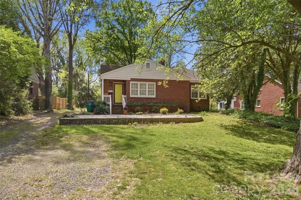 $2,400 | 2214 Arnold Drive, Charlotte, NC 28205