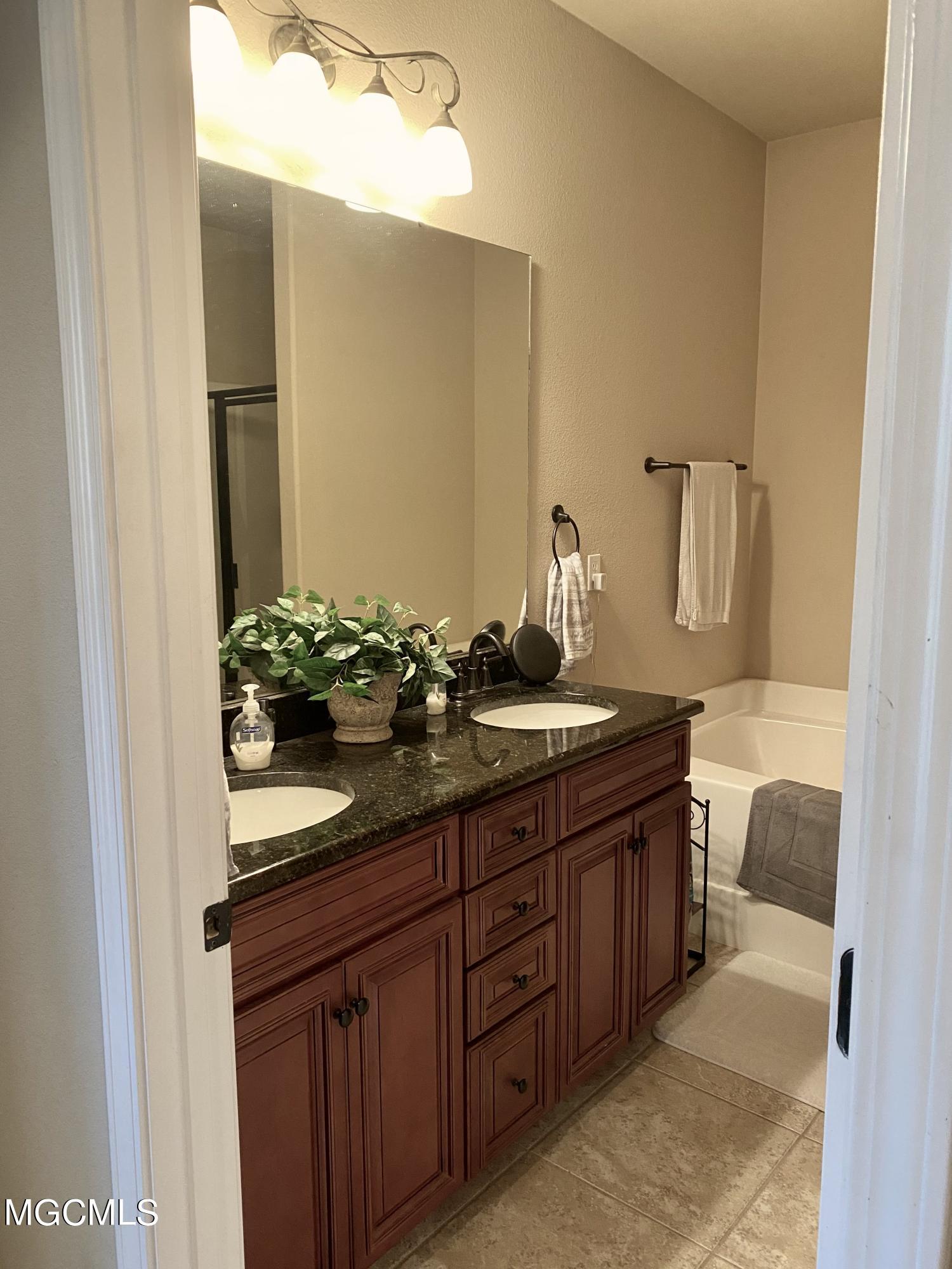 14415 North Swan Road Gulfport, MS 39503 - Photo 16 of 31 Master Bath