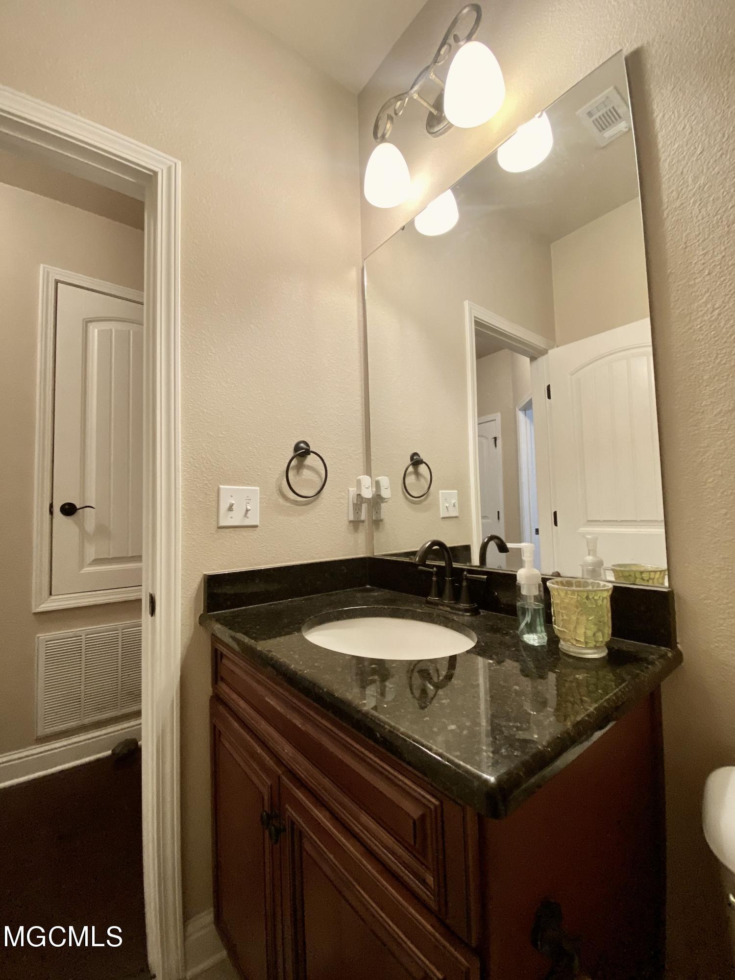 14415 North Swan Road Gulfport, MS 39503 - Photo 22 of 31 Bathroom #2