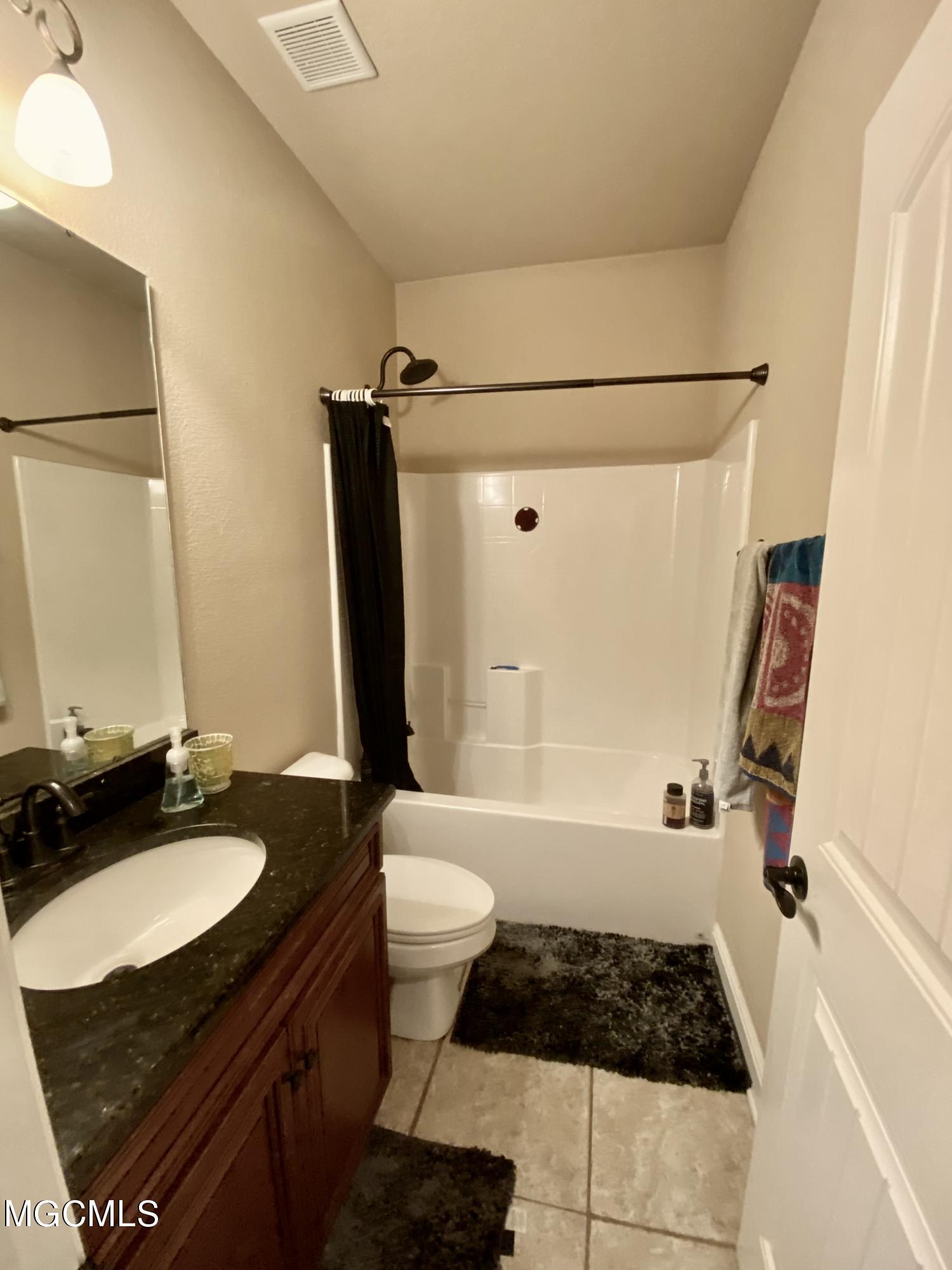 14415 North Swan Road Gulfport, MS 39503 - Photo 23 of 31 Bathroom #2