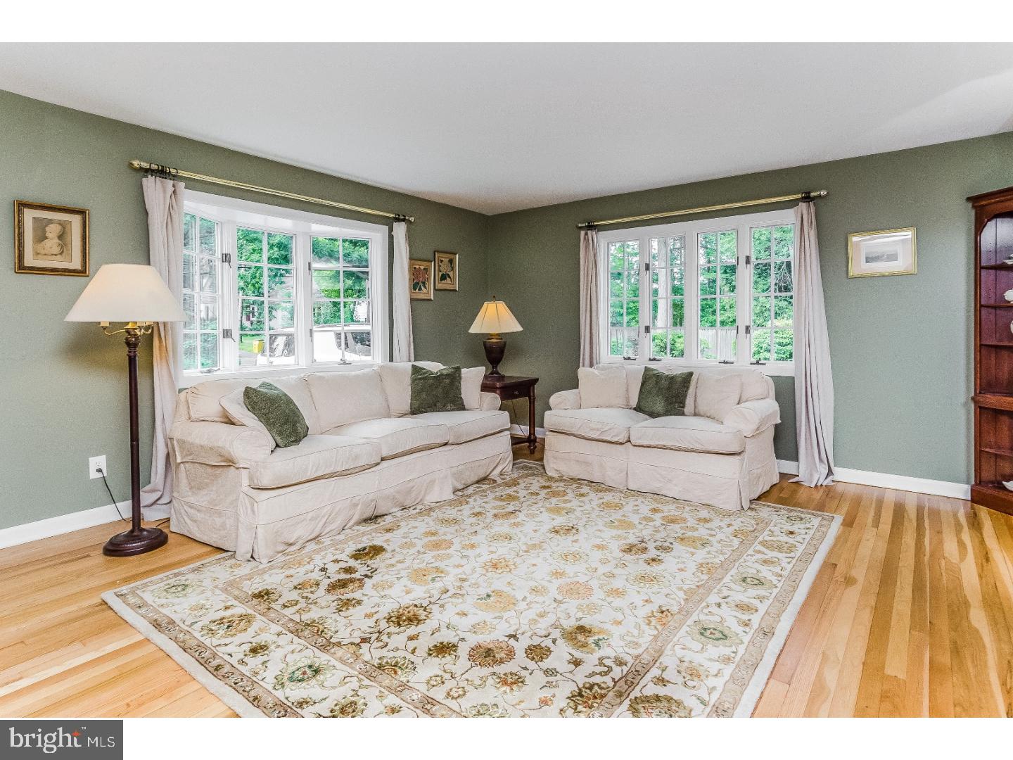 31 Cranbury Road Princeton Junction, NJ 08550 - Photo 4 of 25 Living Room