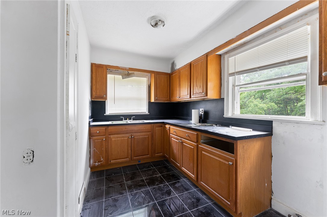 2864 Rogers Road Youngstown, OH 44511 - Photo 10 of 25 Gallery Image 10