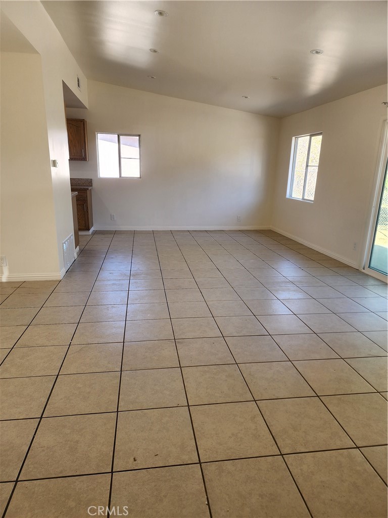 38850 Carolside Avenue Palmdale, CA 93550 - Photo 7 of 10 a view of an empty room and window